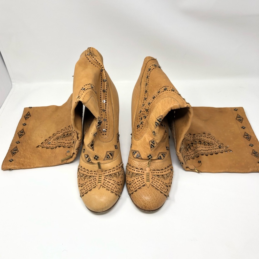 Anna Sui heeled boots (woman’s U.S 11)